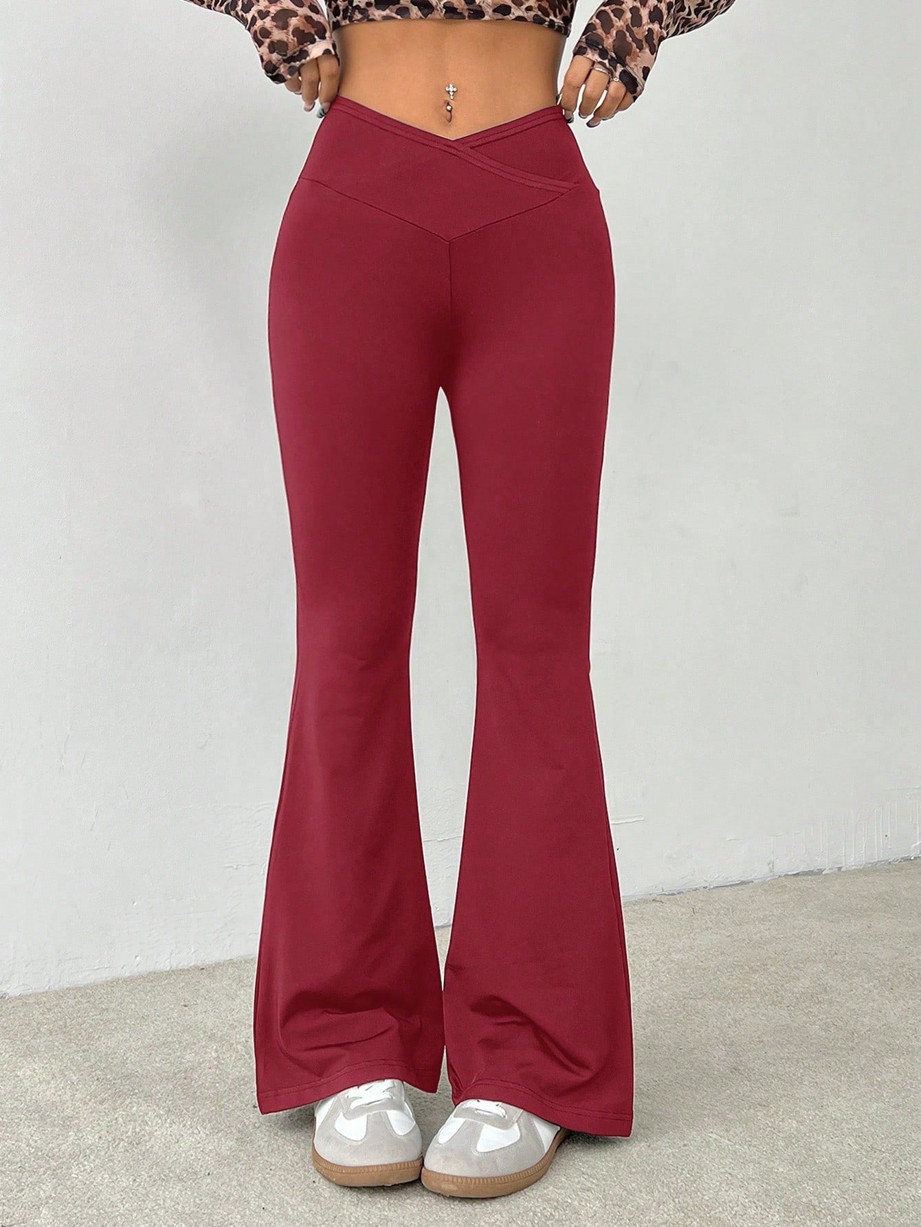 Polyester Women's Pants Are Fashionable And Versatile